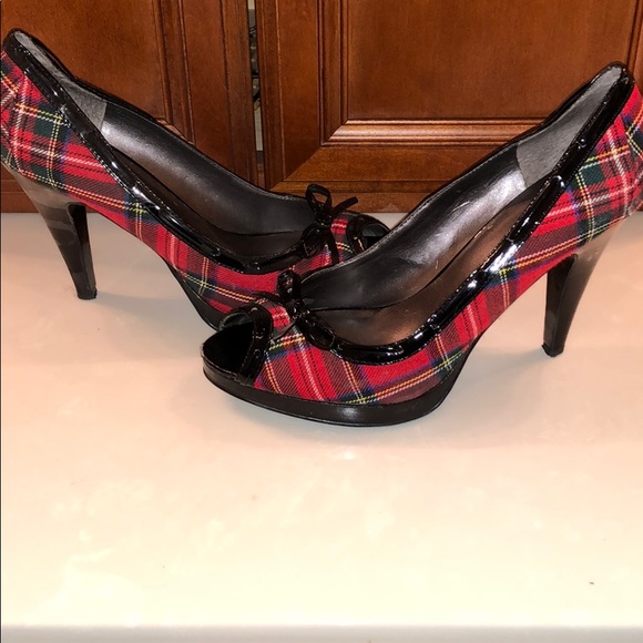 Bandolino Impression Red/Black Plaid heels - Picture 1 of 6